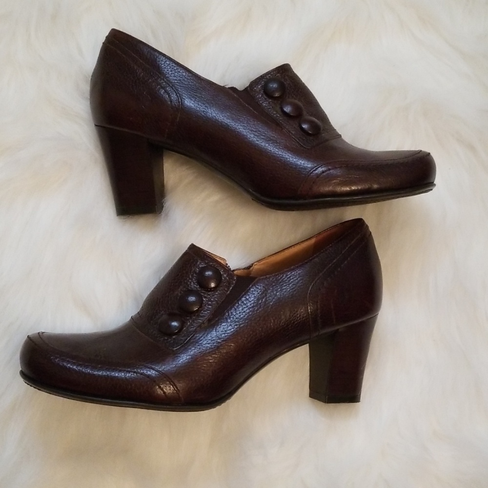 Women nurture heels.